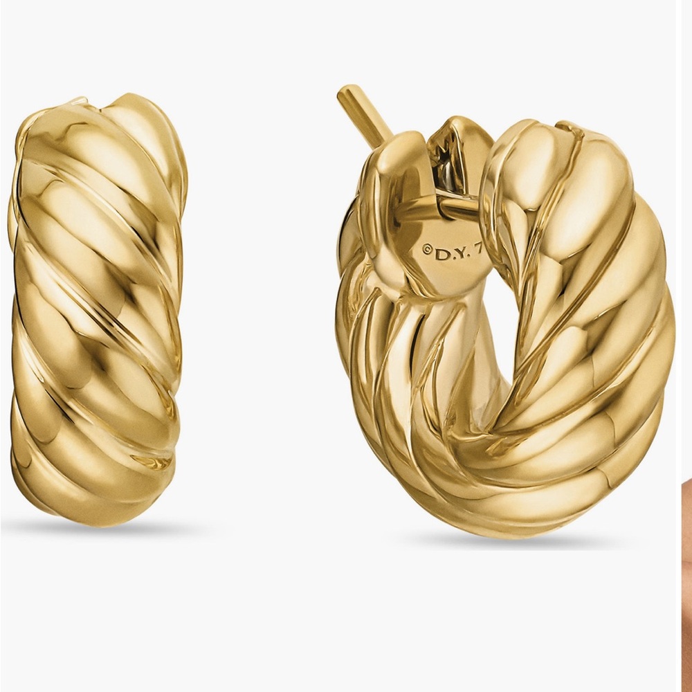 David Yurman 
Sculpted Cable
Hoop earrings 
18k gold
